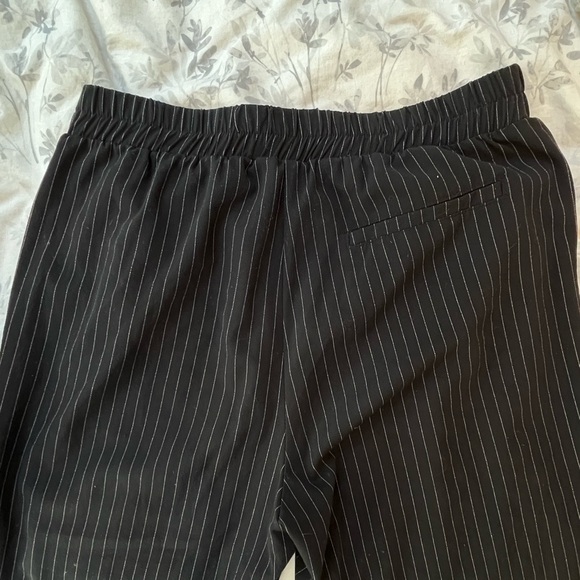 Striped business casual pant. Ardene size L but fits like M - Picture 2 of 2